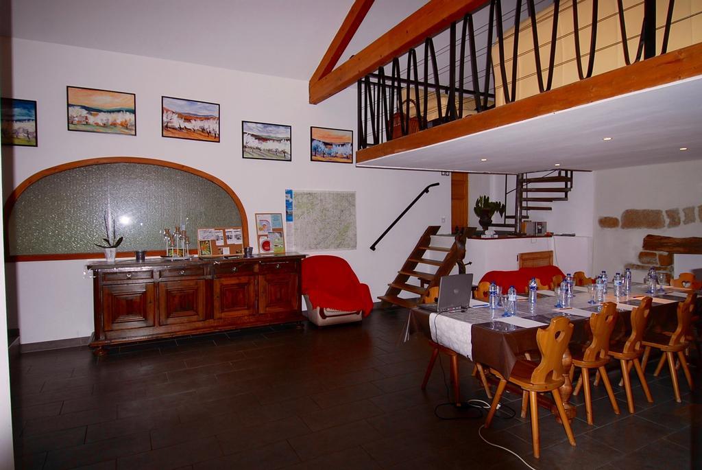 Maison D'Hotes Des 2 Chenes Bessenay Exterior photo