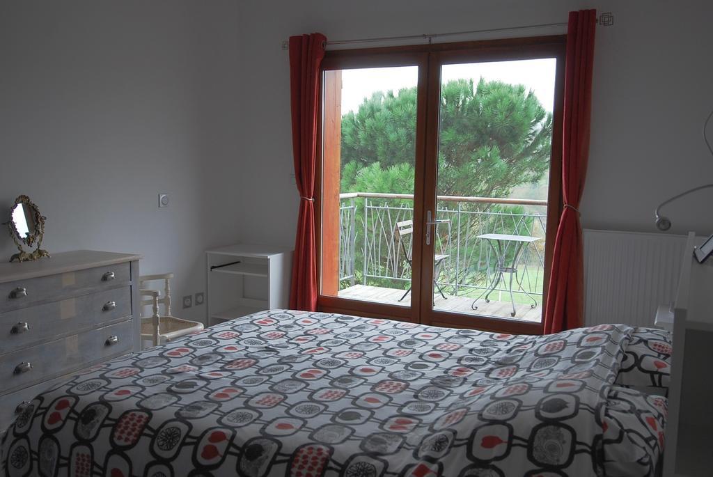 Maison D'Hotes Des 2 Chenes Bessenay Exterior photo