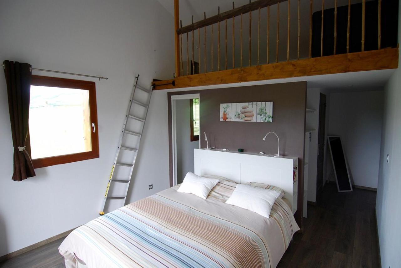 Maison D'Hotes Des 2 Chenes Bessenay Exterior photo